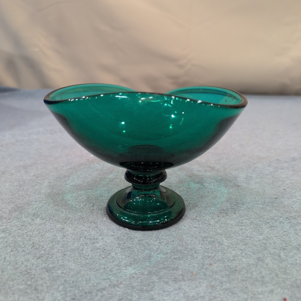 Fostoria Heart Shaped Compote Emerald Green Glass Pedestal Candy Dish Bowl‎ - Picture 5 of 5